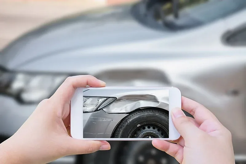 Rapport d'incident avec photo du véhicule accidenté